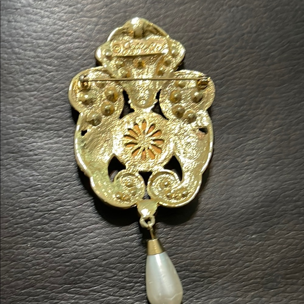 Jeff Lieb Elegant Gold and Red Brooch with Pearl Drop. Rare! - Picture 8 of 9